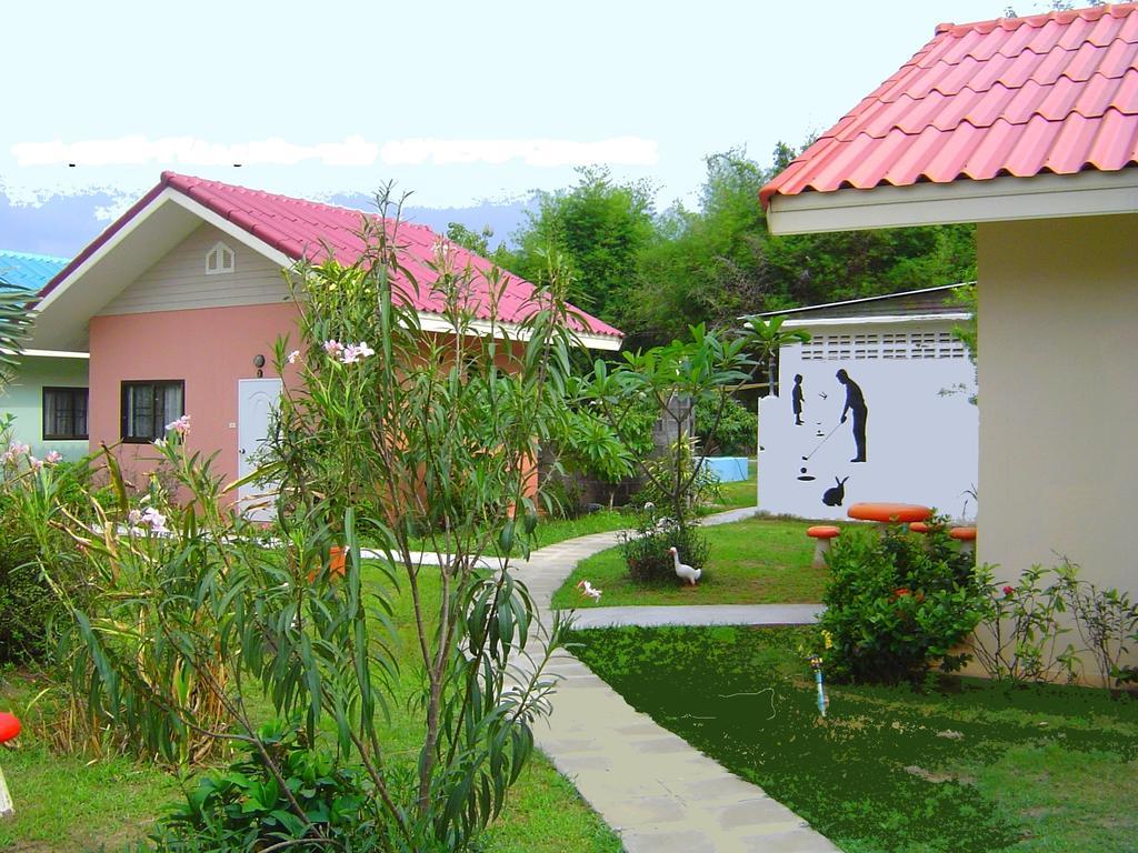 Mini-Golf **** & Resort Ubon Ratchathani Exteriör bild