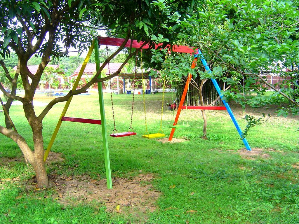 Mini-Golf **** & Resort Ubon Ratchathani Exteriör bild